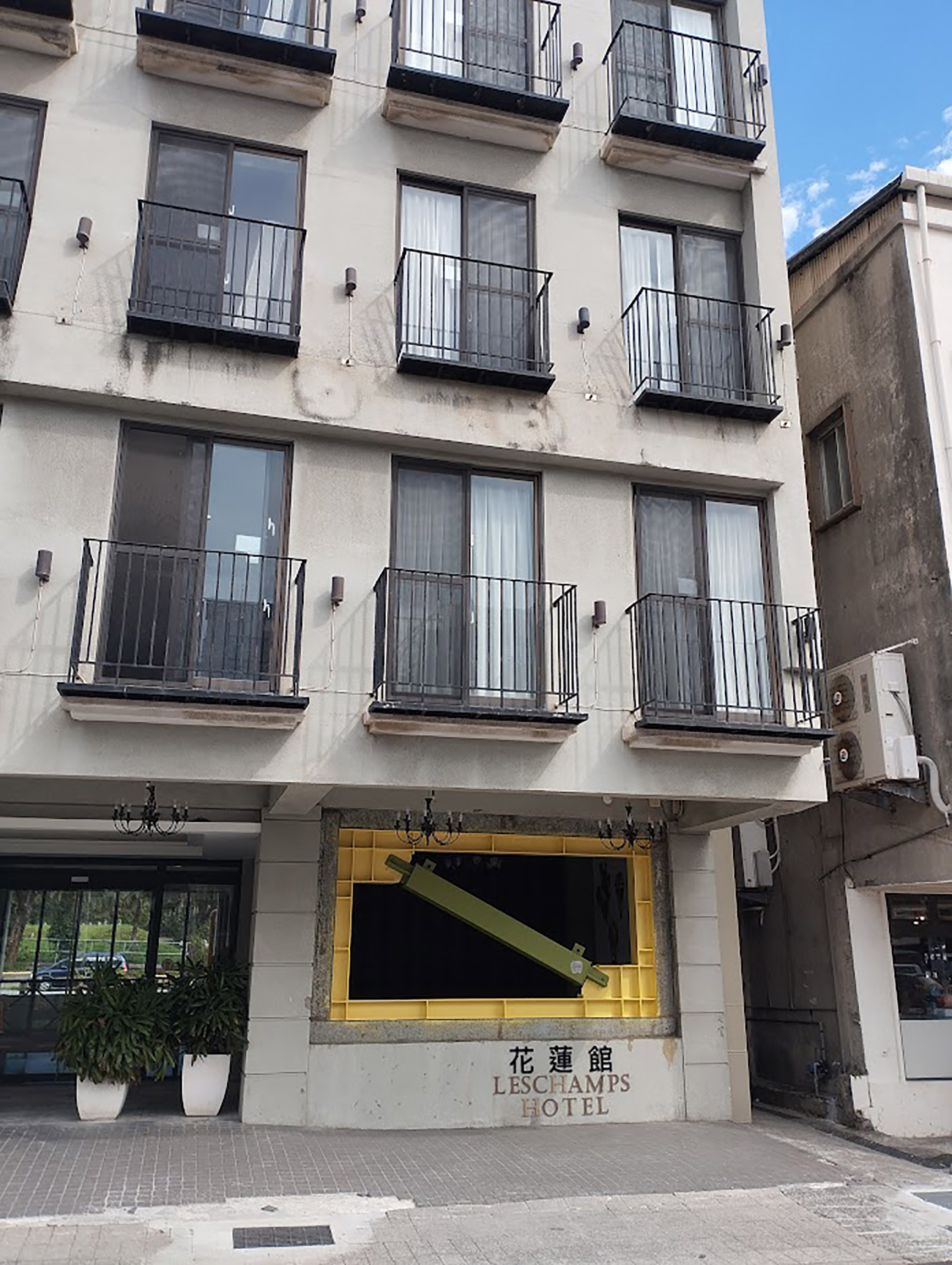 Concept BRBF (buckling-restrained braced frame) est un cadre en acier de construction qui offre une résistance latérale au flambement, notamment lors du séisme